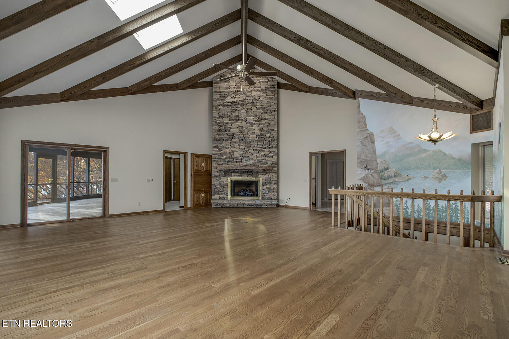 Loudon, Tennessee 37774, United States, 3 Bedrooms Bedrooms, ,4 BathroomsBathrooms,Residential,Active,246603