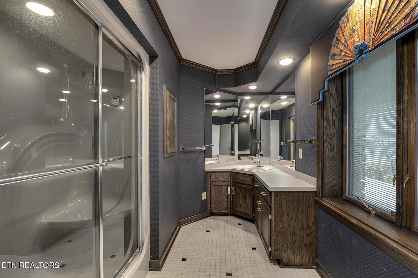 Loudon, Tennessee 37774, United States, 3 Bedrooms Bedrooms, ,4 BathroomsBathrooms,Residential,Active,246603