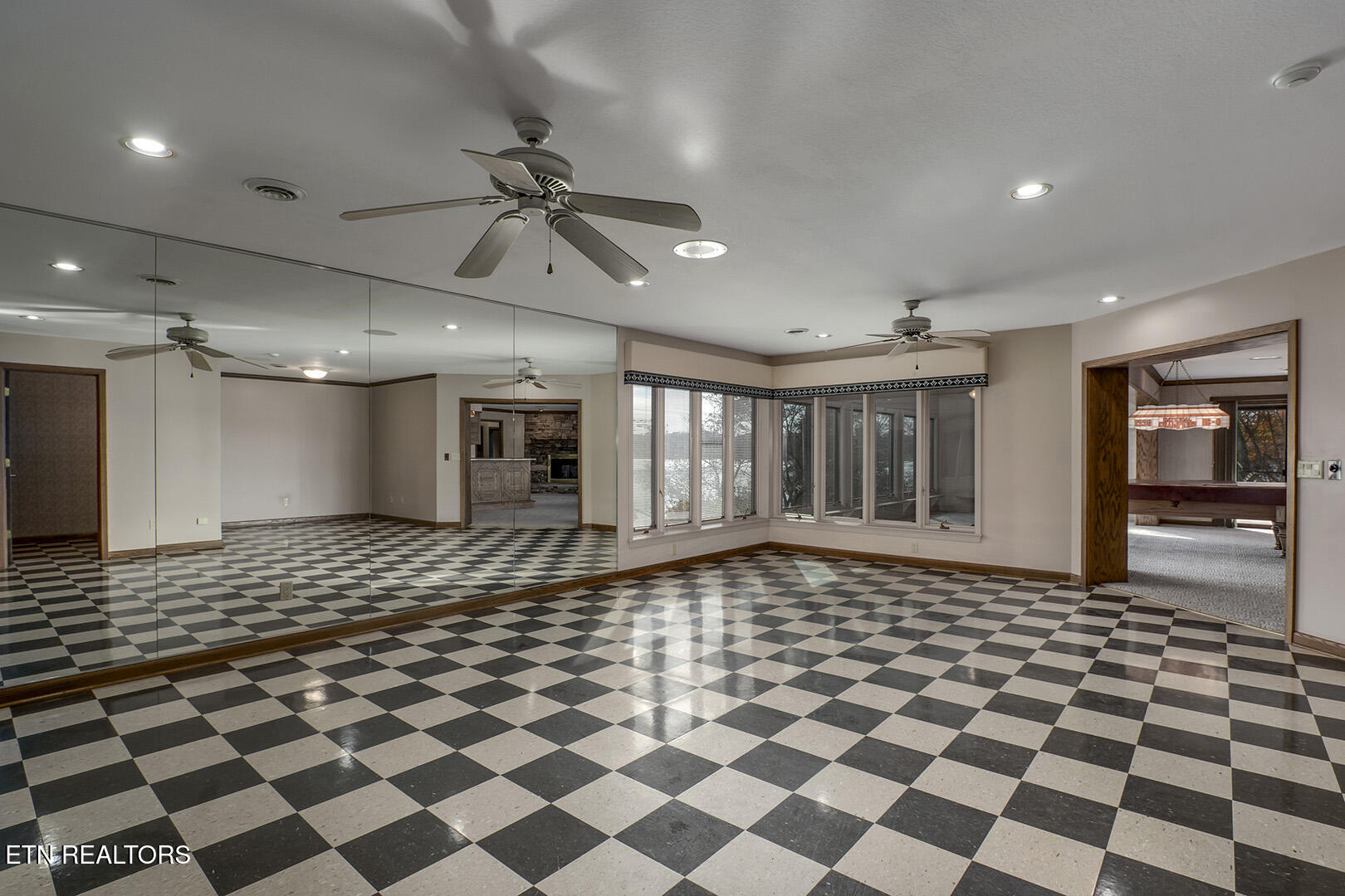 Loudon, Tennessee 37774, United States, 3 Bedrooms Bedrooms, ,4 BathroomsBathrooms,Residential,Active,246603