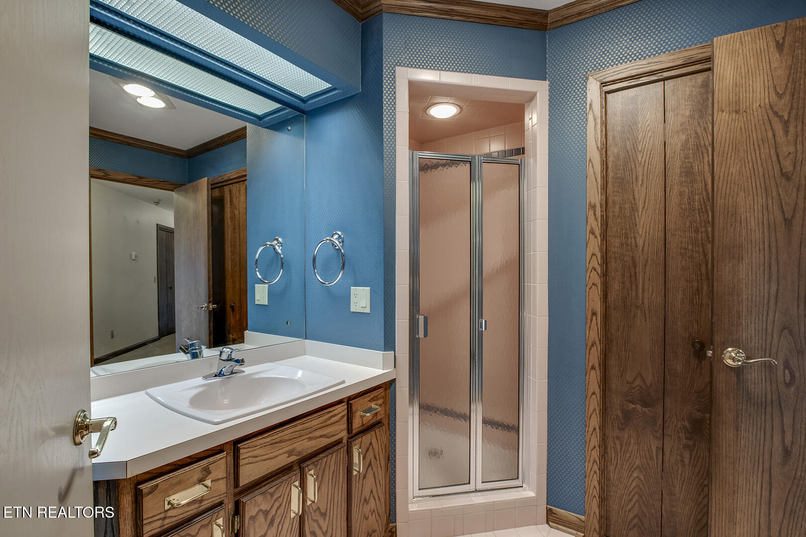 Loudon, Tennessee 37774, United States, 3 Bedrooms Bedrooms, ,4 BathroomsBathrooms,Residential,Active,246603