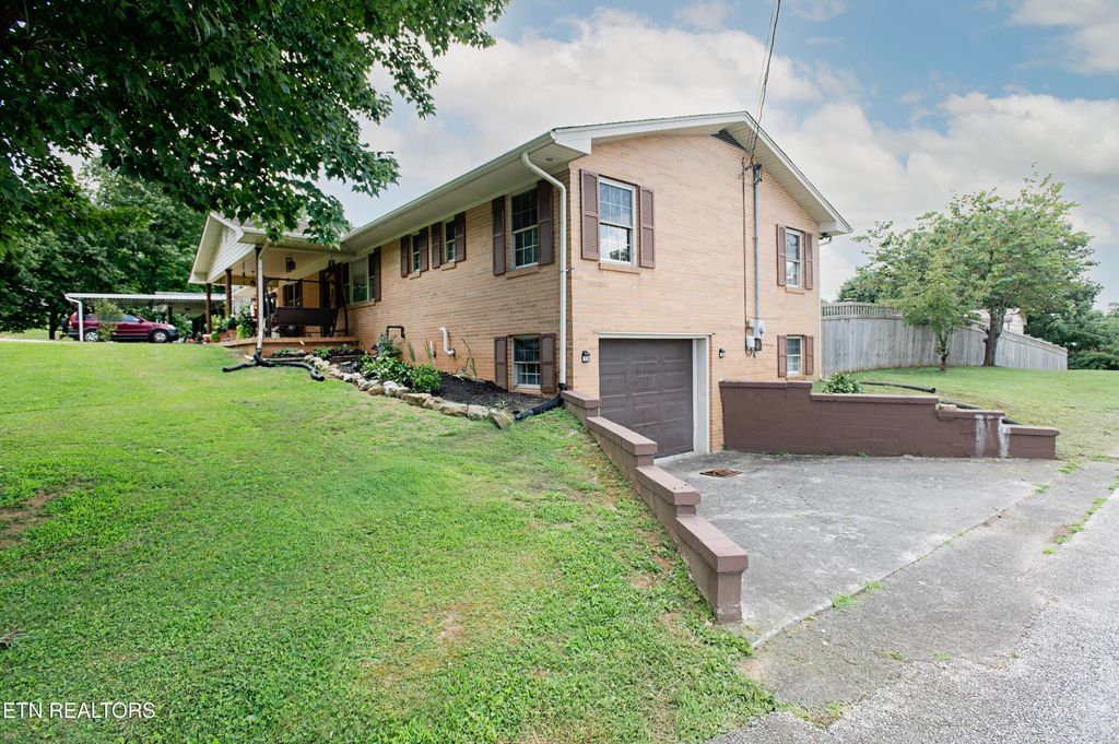 Photo of 1213 Carter Drive, Jefferson City, TN 37760 (MLS # 1311968)