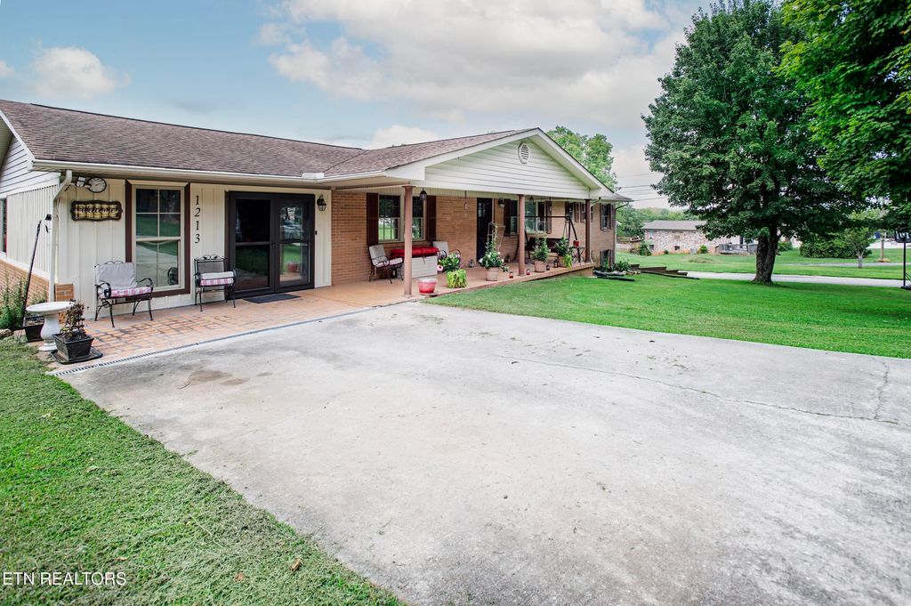 Photo of 1213 Carter Drive, Jefferson City, TN 37760 (MLS # 1311968)