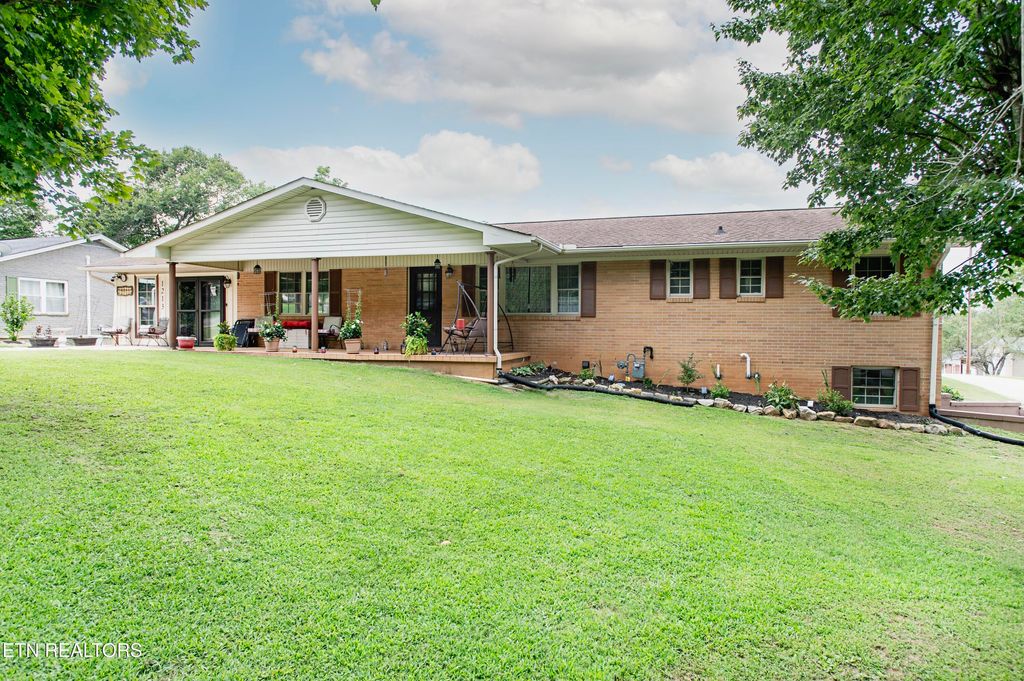Photo of 1213 Carter Drive, Jefferson City, TN 37760 (MLS # 1311968)