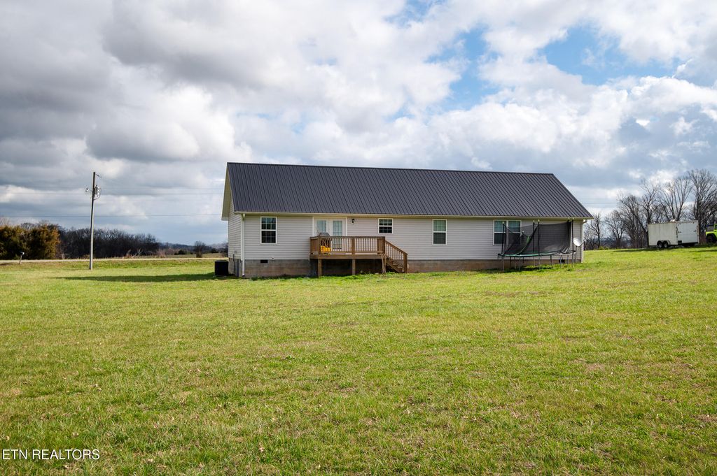 Photo of 935 Oakland Rd, Sweetwater, TN 37874 (MLS # 1331228)