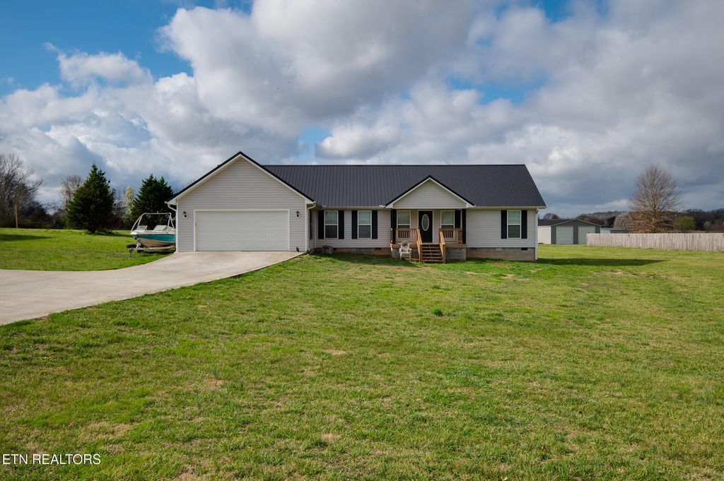 Photo of 935 Oakland Rd, Sweetwater, TN 37874 (MLS # 1331228)