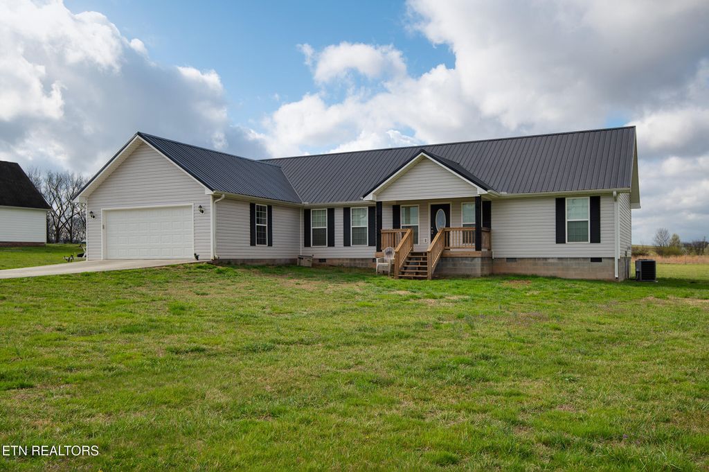 Photo of 935 Oakland Rd, Sweetwater, TN 37874 (MLS # 1331228)