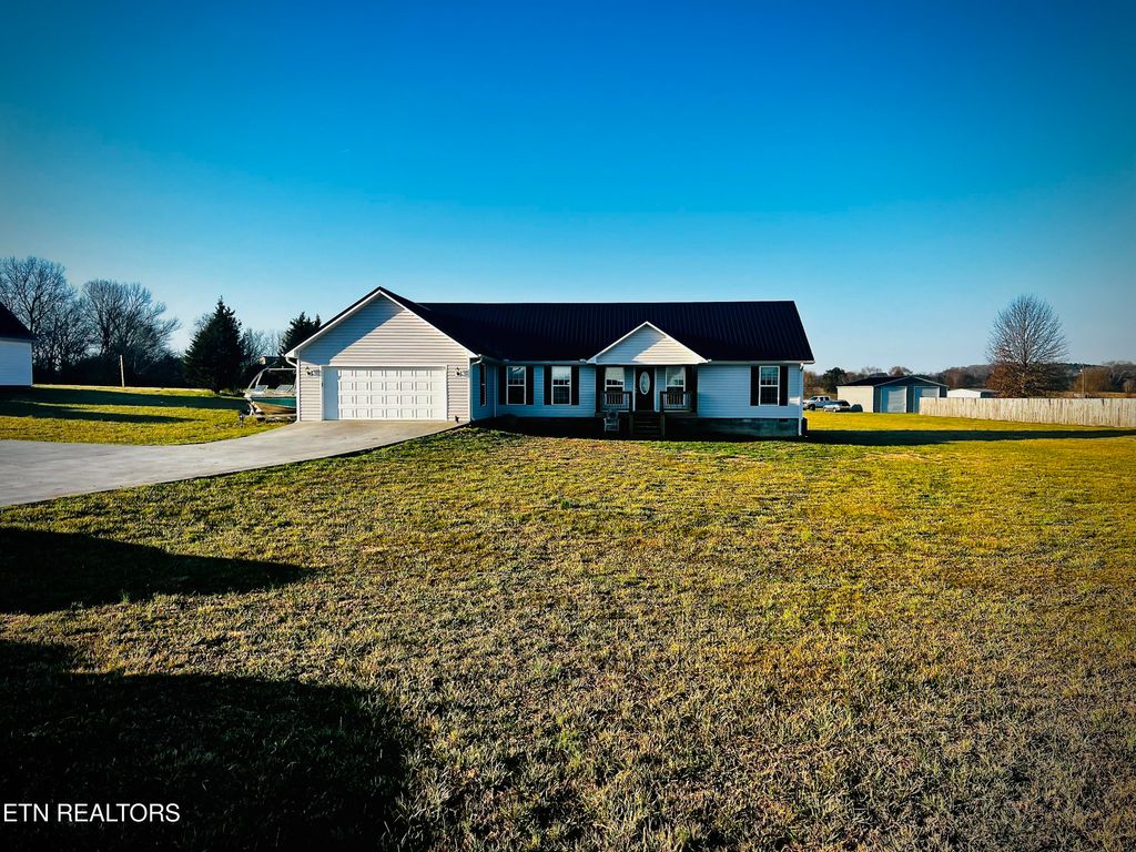 Photo of 935 Oakland Rd, Sweetwater, TN 37874 (MLS # 1331228)