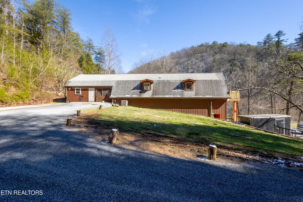 Photo of 606 Caney Creek Rd, Pigeon Forge, TN 37863 (MLS # 1290935)