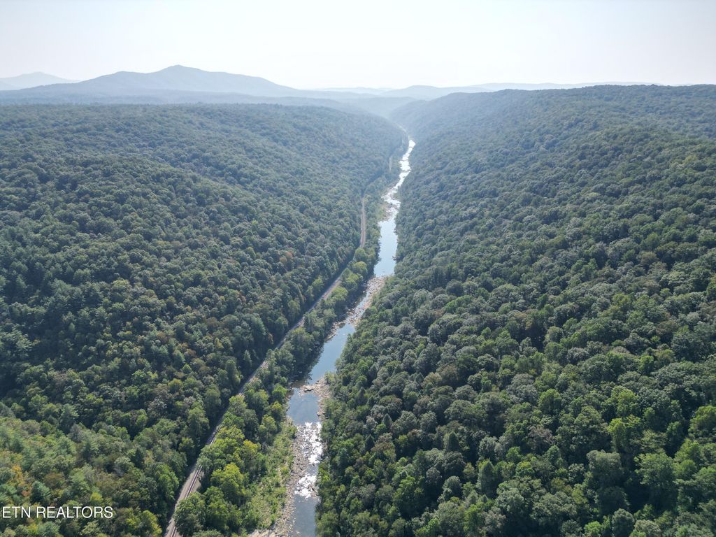 Photo of 20 Cherokee Trl Rd, Wartburg, TN 37887 (MLS # 1274950)