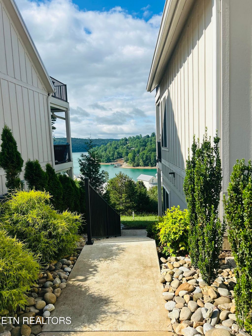 Photo of 134 E Harbor View Lane #B, LaFollette, TN 37766 (MLS # 1342483)