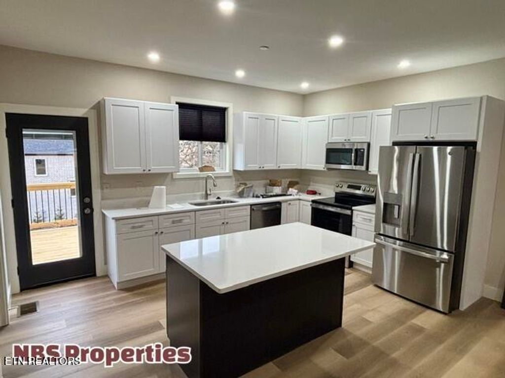 Photo of 110 Emerson Way, Lenoir City, TN 37772 (MLS # 1328545)