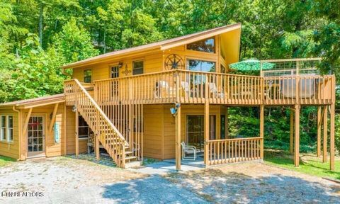 Photo of 2033 Luzerne Drive, Gatlinburg, TN 37738 (MLS # 1347998)