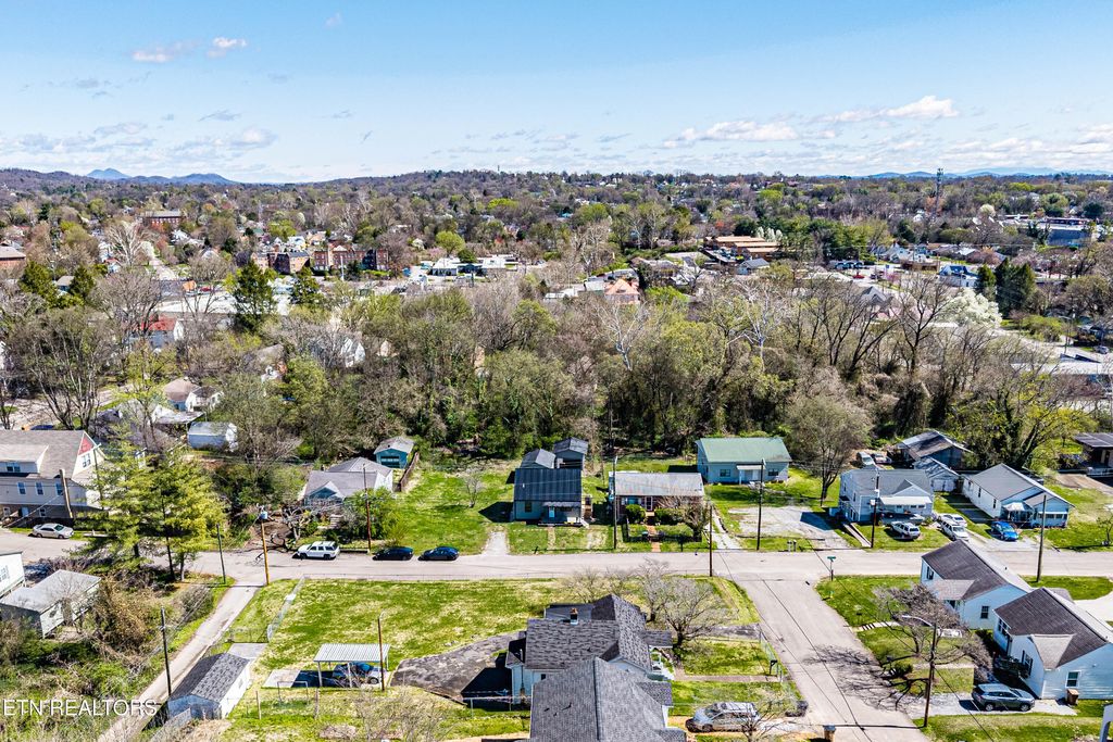 Photo of 3204 Oswald St, Knoxville, TN 37917 (MLS # 1333949)