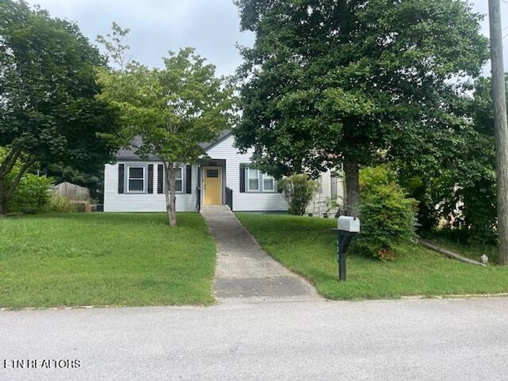 Photo of 625 Unaka St, Harriman, TN 37748 (MLS # 1309487)