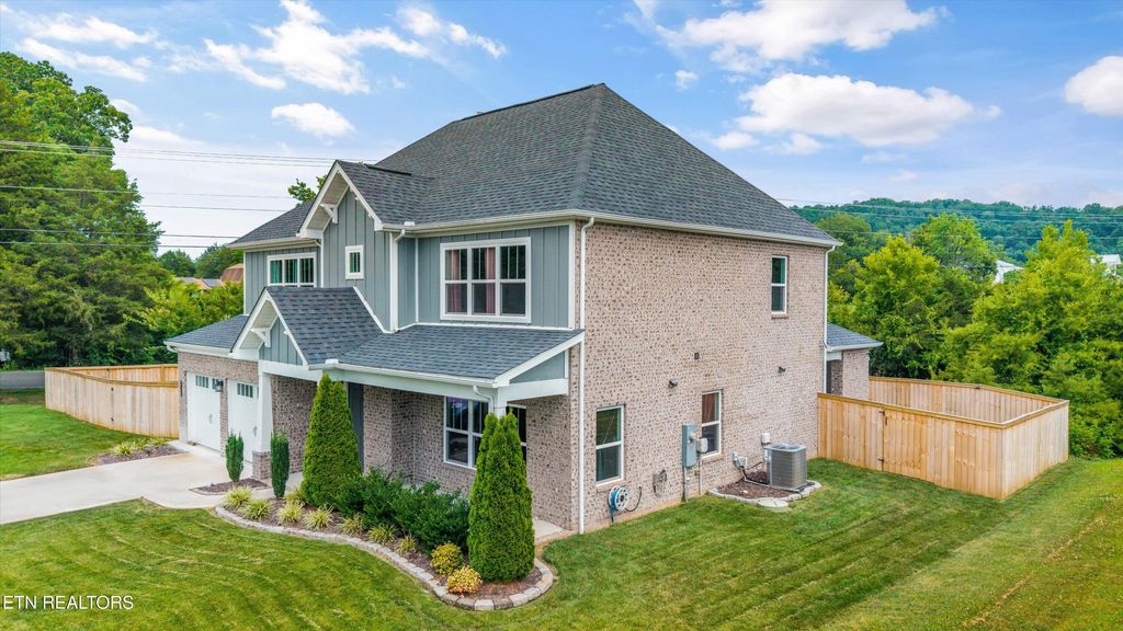 Photo of 105 Ashton Fields Drive, Lenoir City, TN 37772 (MLS # 1331611)