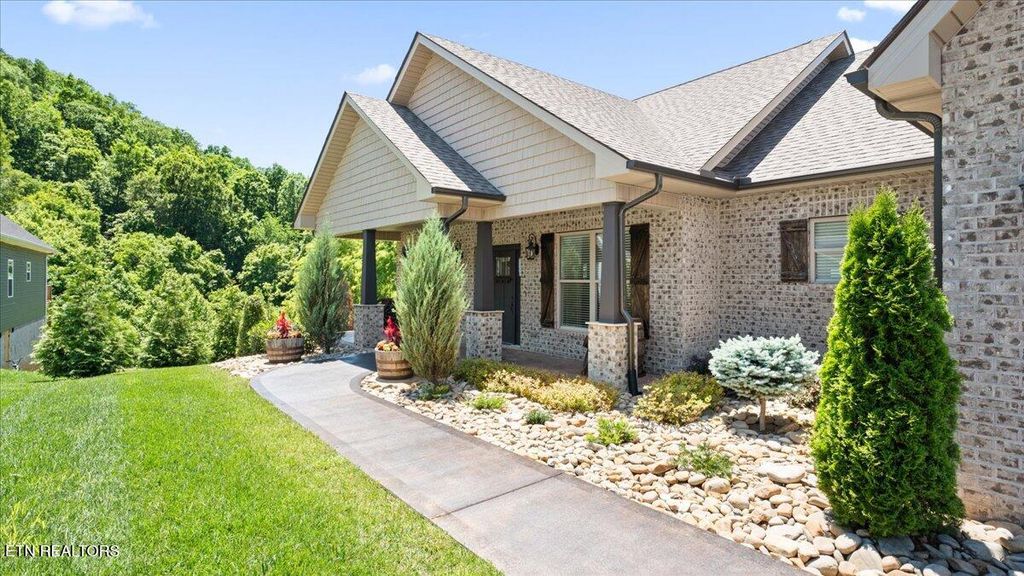 Photo of 129 Carly Ridge Way, Clinton, TN 37716 (MLS # 1303074)