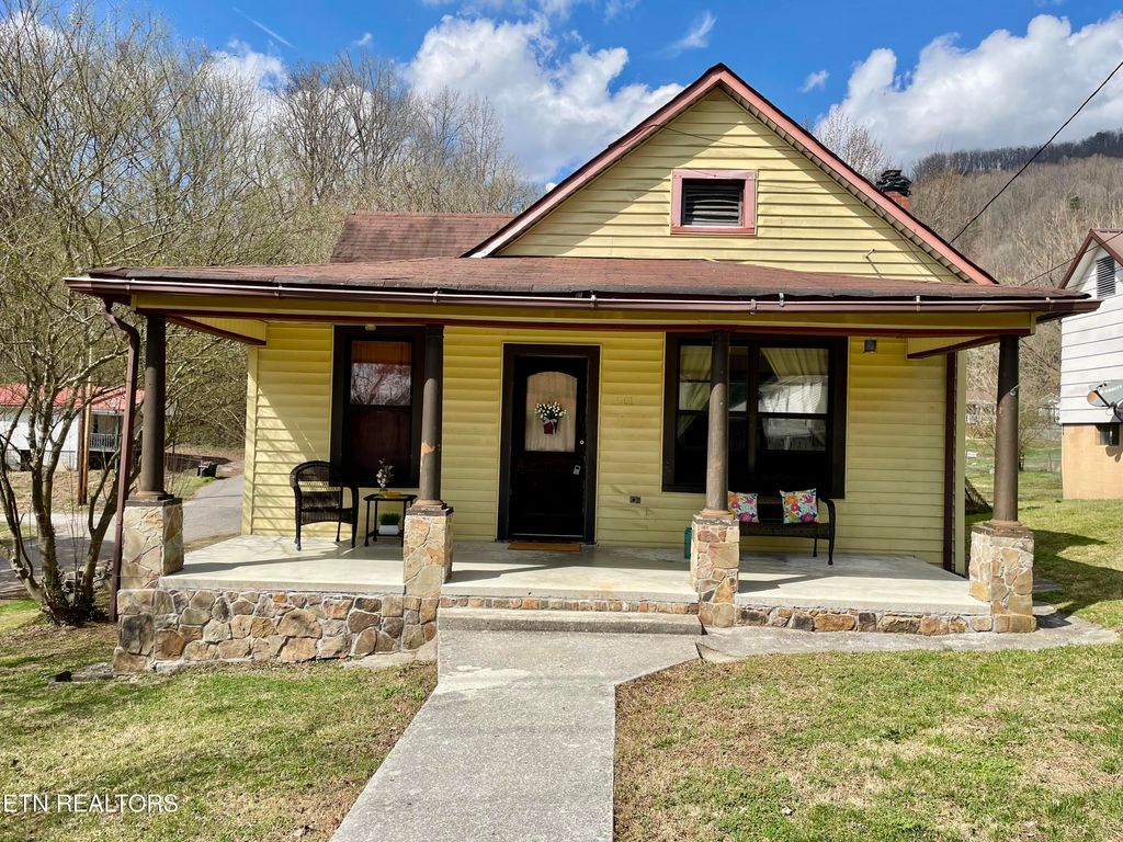 Photo of 501 E Prospect St, LaFollette, TN 37766 (MLS # 1331361)
