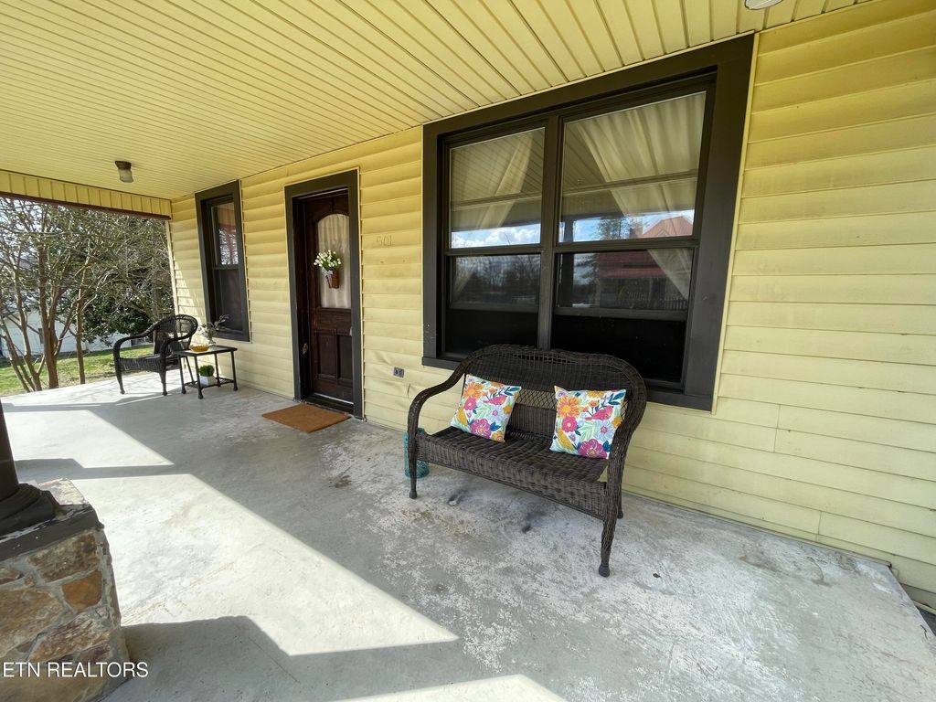 Photo of 501 E Prospect St, LaFollette, TN 37766 (MLS # 1331361)