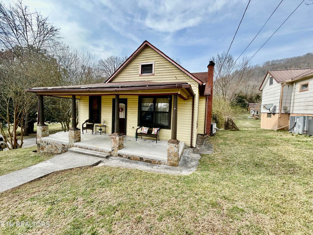 Photo of 501 E Prospect St, LaFollette, TN 37766 (MLS # 1331361)