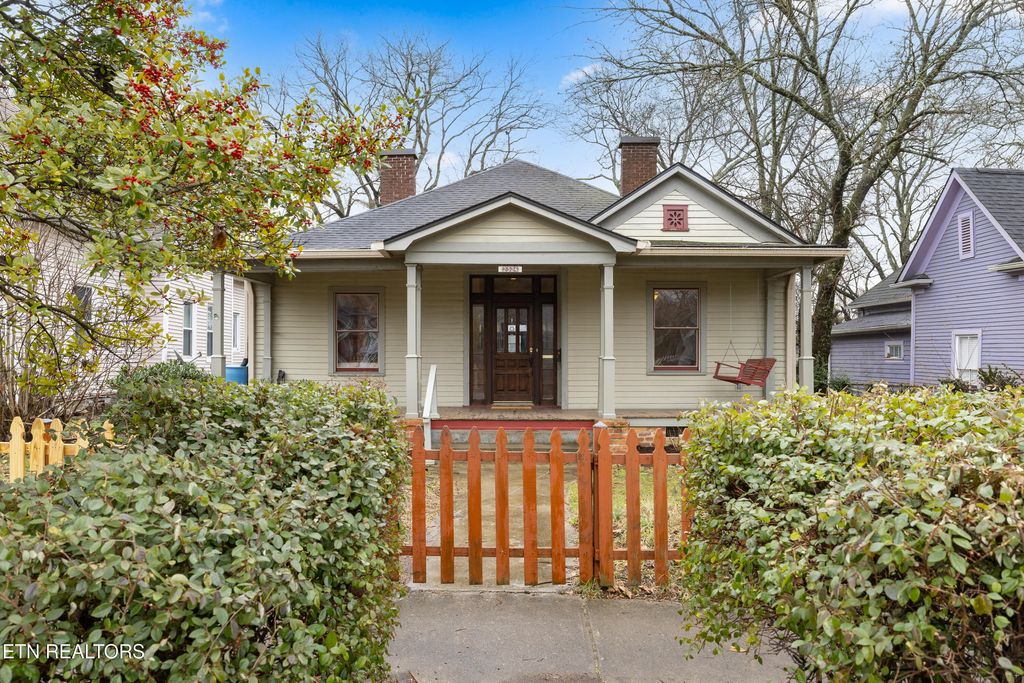 Photo of 2324 Jefferson Ave, Knoxville, TN 37917 (MLS # 1330824)