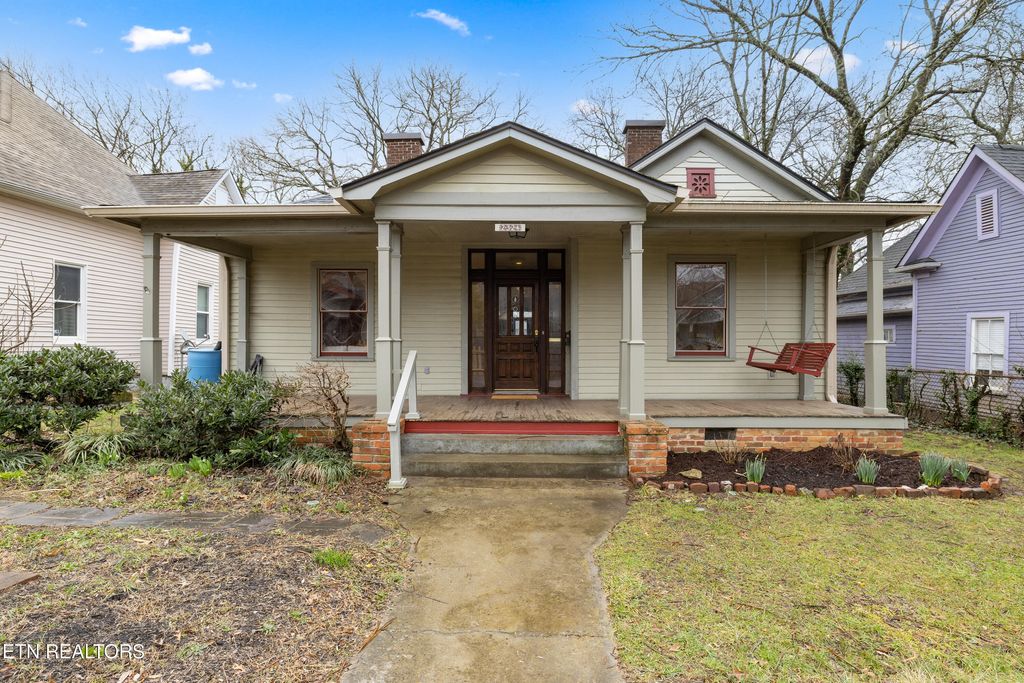 Photo of 2324 Jefferson Ave, Knoxville, TN 37917 (MLS # 1330824)