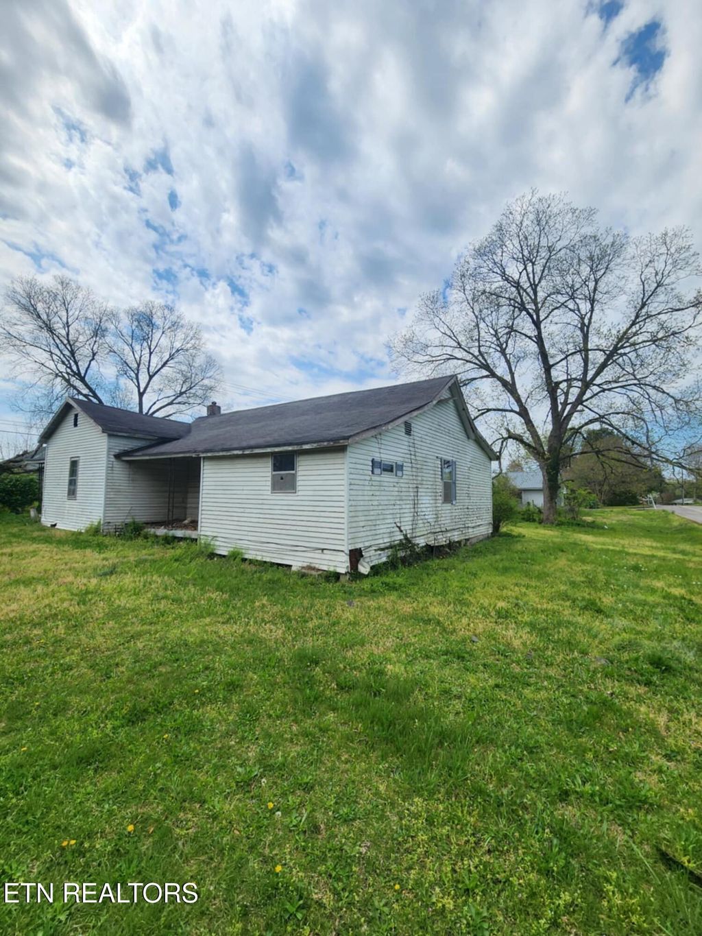 Photo of 1212 Broad St, Sweetwater, TN 37874 (MLS # 1298200)