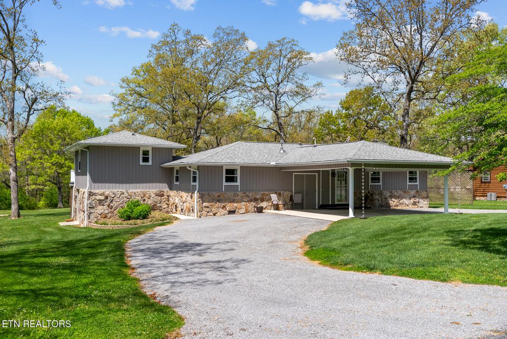 Photo of 3008 Seminole Loop, Crossville, TN 38572 (MLS # 1337939)