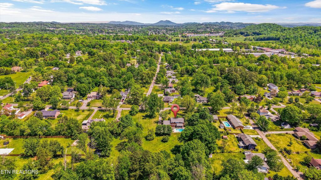 Photo of 5005 Beverly Rd, Knoxville, TN 37918 (MLS # 1338137)