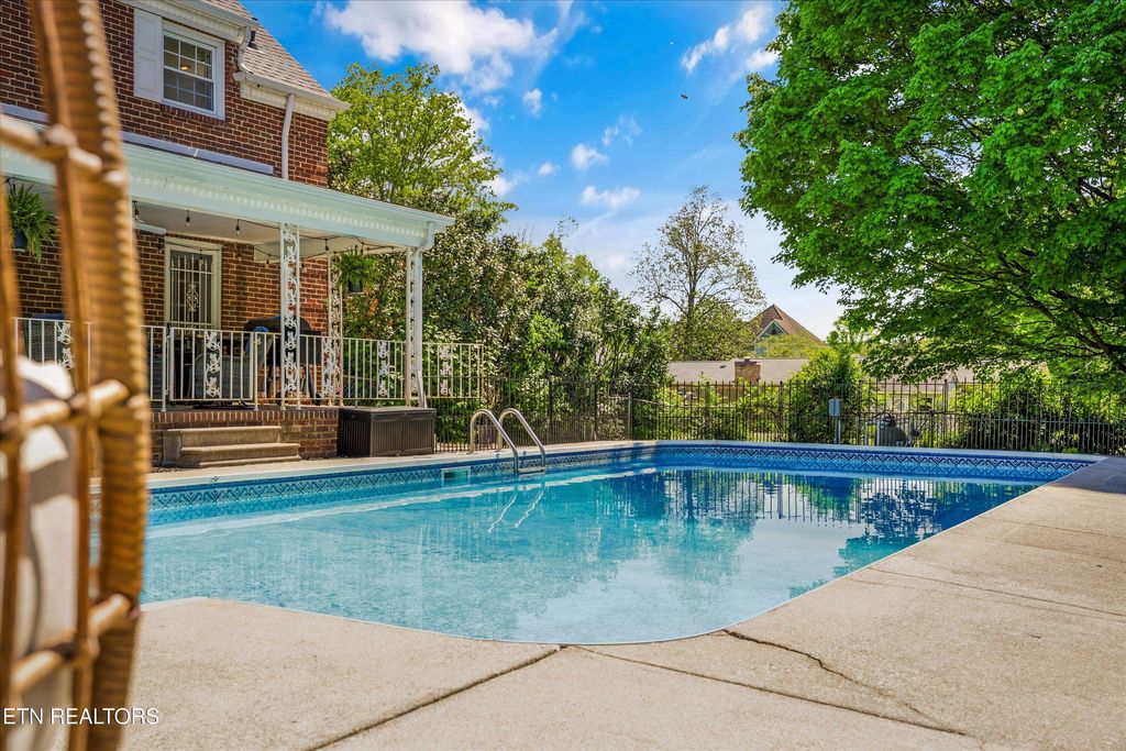 Photo of 5005 Beverly Rd, Knoxville, TN 37918 (MLS # 1338137)