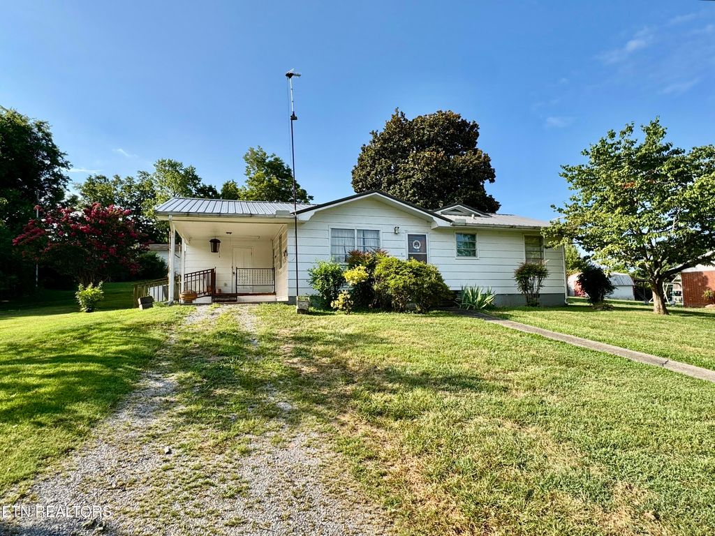 Photo of 206 Hickory Lane, Sweetwater, TN 37874 (MLS # 1310400)