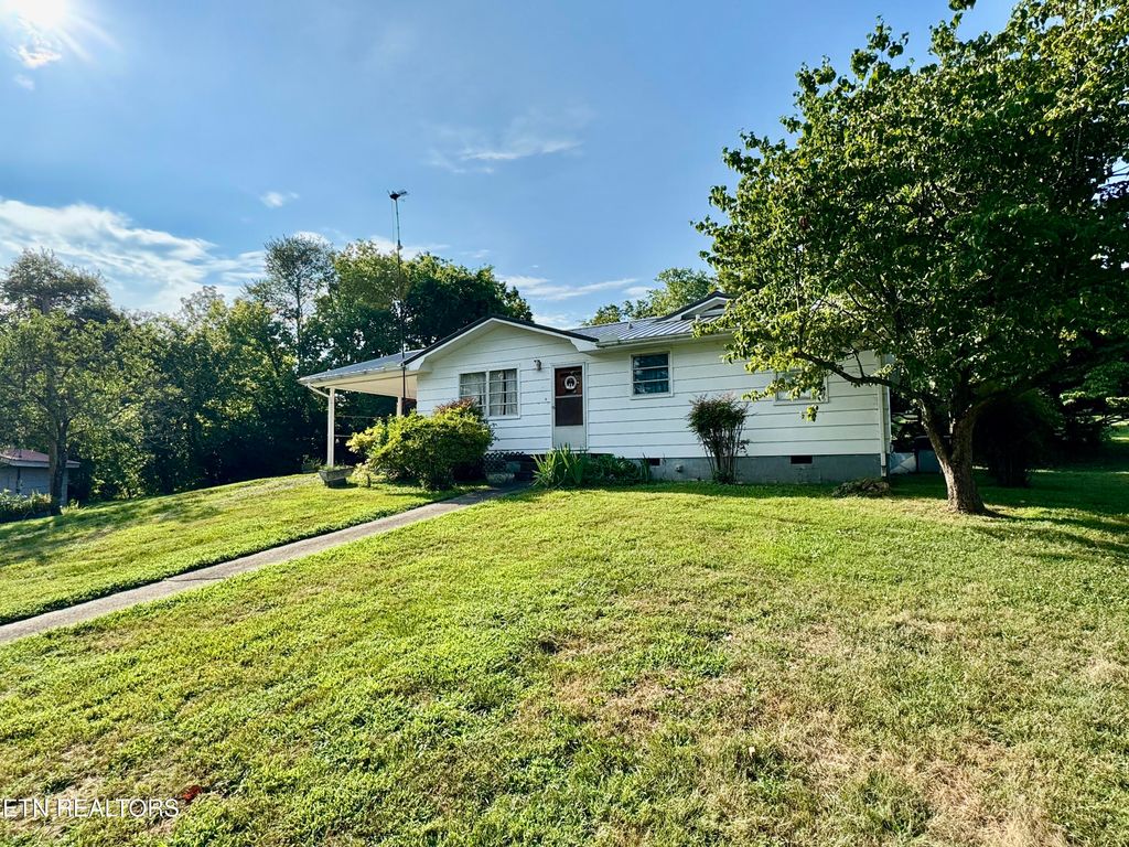 Photo of 206 Hickory Lane, Sweetwater, TN 37874 (MLS # 1310400)