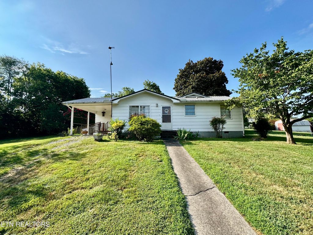 Photo of 206 Hickory Lane, Sweetwater, TN 37874 (MLS # 1310400)