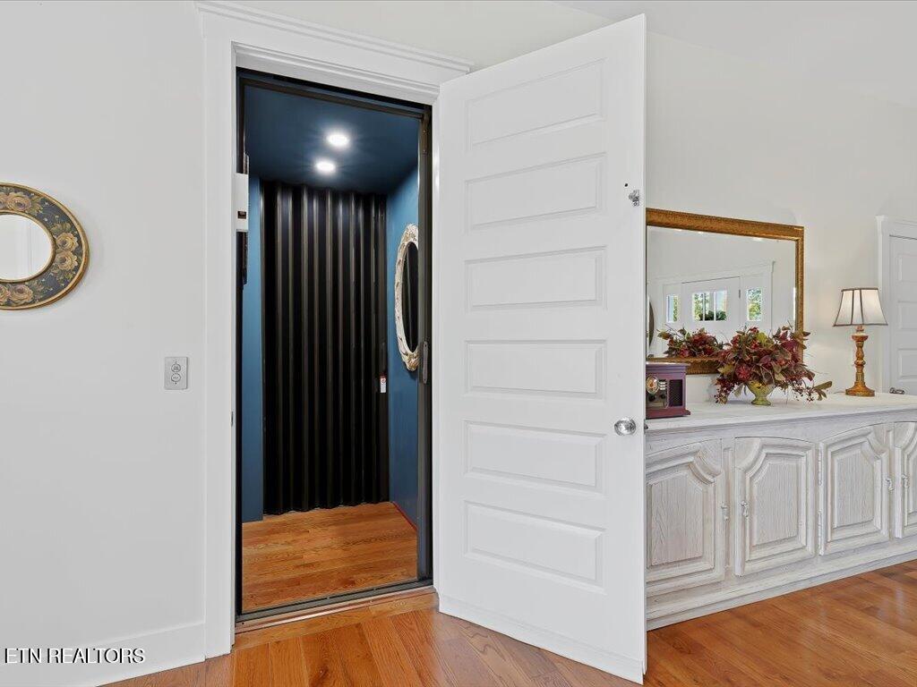 270 Sonshine Ridge Rd, Cosby, TN, 37722, USA, 2 Bedrooms Bedrooms, ,4 BathroomsBathrooms,Residential,Active,270 Sonshine Ridge Rd,1340976