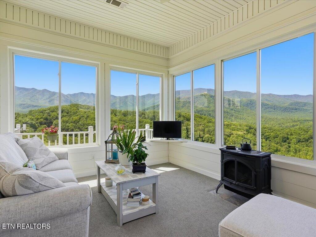 270 Sonshine Ridge Rd, Cosby, TN, 37722, USA, 2 Bedrooms Bedrooms, ,4 BathroomsBathrooms,Residential,Active,270 Sonshine Ridge Rd,1340976