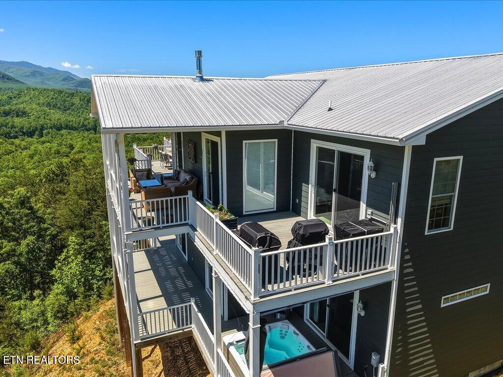 270 Sonshine Ridge Rd, Cosby, TN, 37722, USA, 2 Bedrooms Bedrooms, ,4 BathroomsBathrooms,Residential,Active,270 Sonshine Ridge Rd,1340976