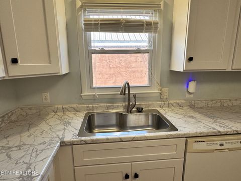 Tiny photo for 34 Hampton Square, Crossville, TN 38555 (MLS # 1319388)