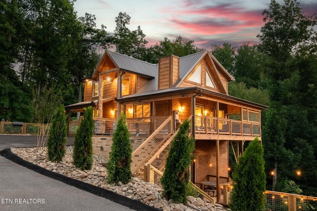 Photo of 466 Loop Rd, Gatlinburg, TN 37738 (MLS # 1359140)
