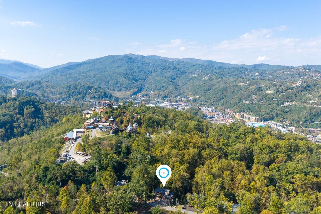 Photo of 466 Loop Rd, Gatlinburg, TN 37738 (MLS # 1359140)