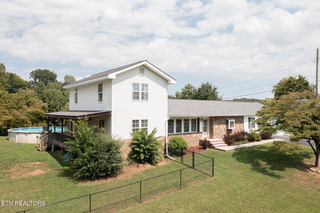 Photo of 920 Oakwood Drive, Dandridge, TN 37725 (MLS # 1353837)