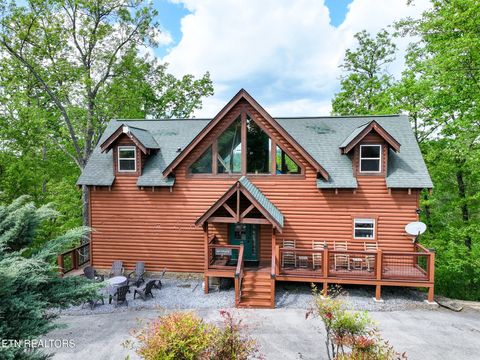 Photo of 2636 Cloud View Drive, Sevierville, TN 37862 (MLS # 1338260)