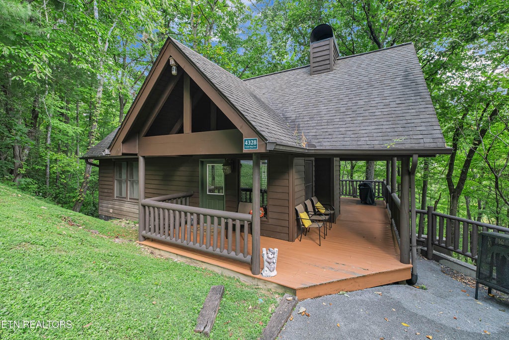 Photo of 4328 Parkside Village Way, Sevierville, TN 37862 (MLS # 1355145)