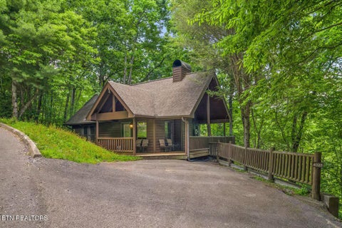Photo of 4328 Parkside Village Way, Sevierville, TN 37862 (MLS # 1355145)