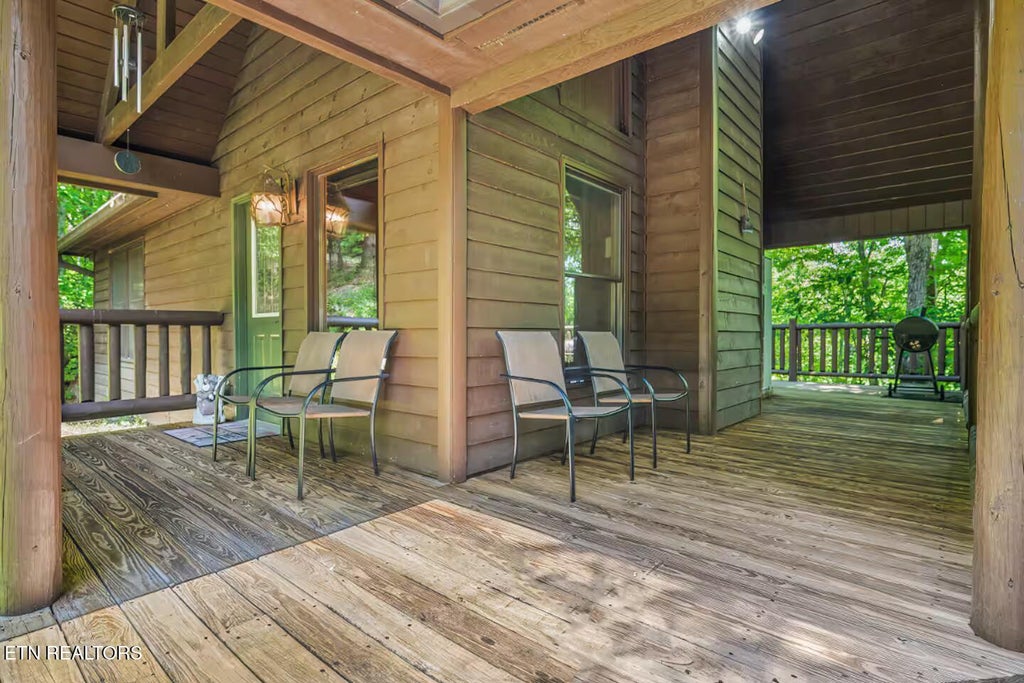 Photo of 4328 Parkside Village Way, Sevierville, TN 37862 (MLS # 1355145)