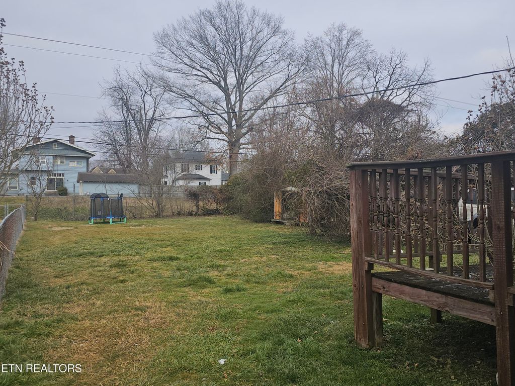 Photo of 708 W Chester Ave, Middlesboro, KY 40965 (MLS # 1328773)