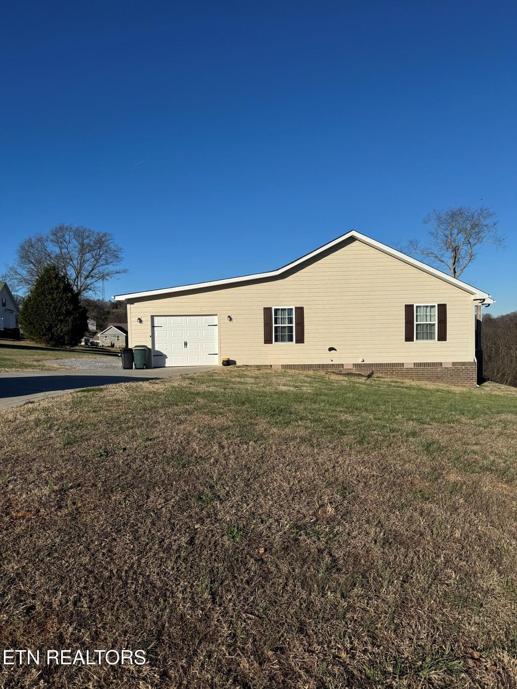 Photo of 129 Ambernic Way, Sweetwater, TN 37874 (MLS # 1326407)