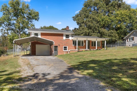 Tiny photo for 582 Strange Rd, Lenoir City, TN 37772 (MLS # 1359977)