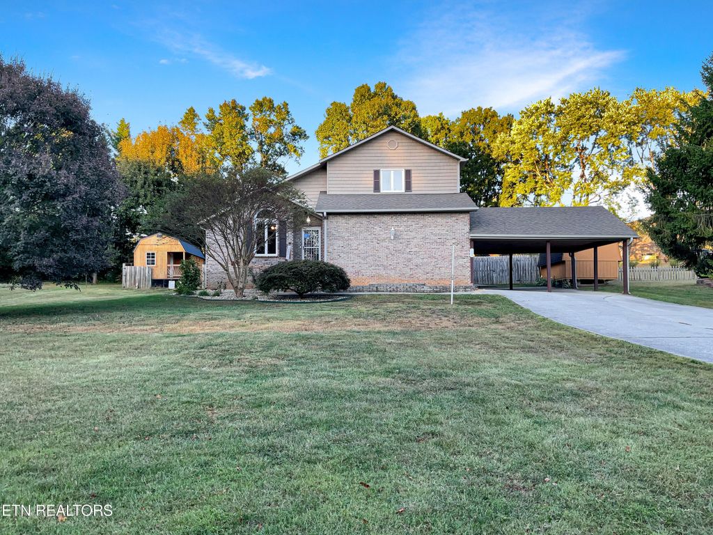 Photo of 105 Rockford Heights Rd, Rockford, TN 37853 (MLS # 1242805)