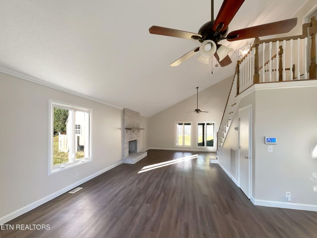 Photo of 105 Rockford Heights Rd, Rockford, TN 37853 (MLS # 1242805)