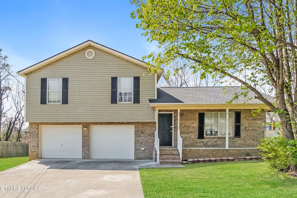 Photo of 6925 Saint Croix Lane, Knoxville, TN 37918 (MLS # 1327179)