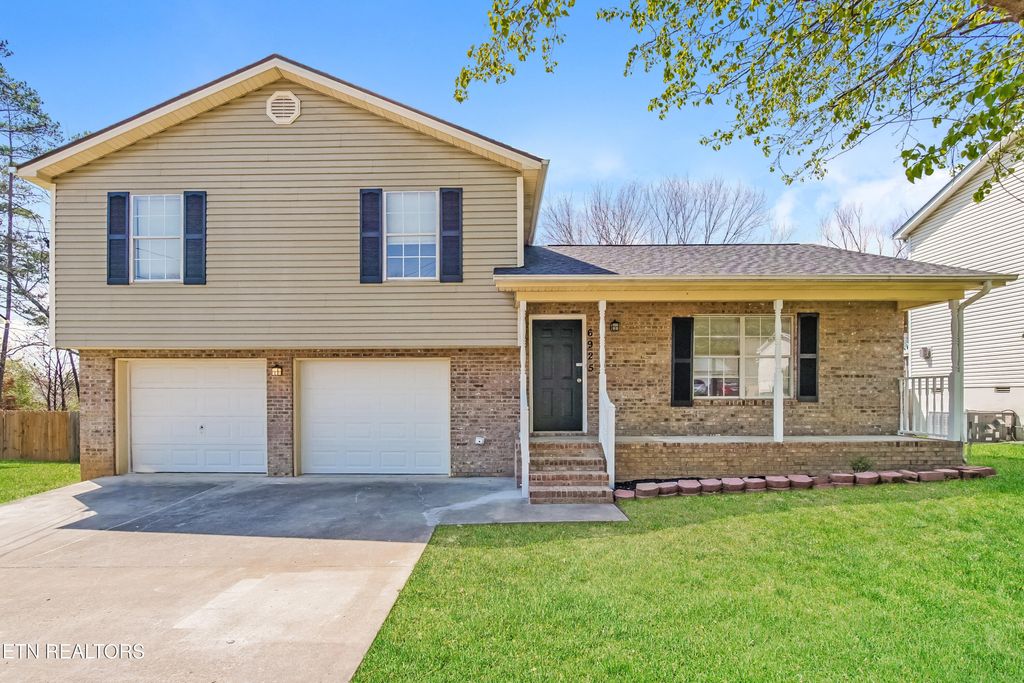 Photo of 6925 Saint Croix Lane, Knoxville, TN 37918 (MLS # 1327179)